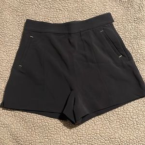 Black H&M Dress Shorts With Pockets and Side Zipper Gold Trim Size 8